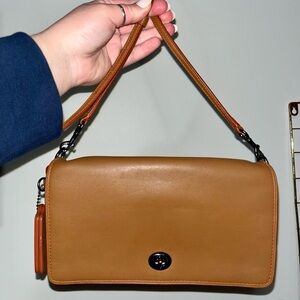 Saddle Tan Leather Dinky Crossbody Bag Coach with Contrast Stitching